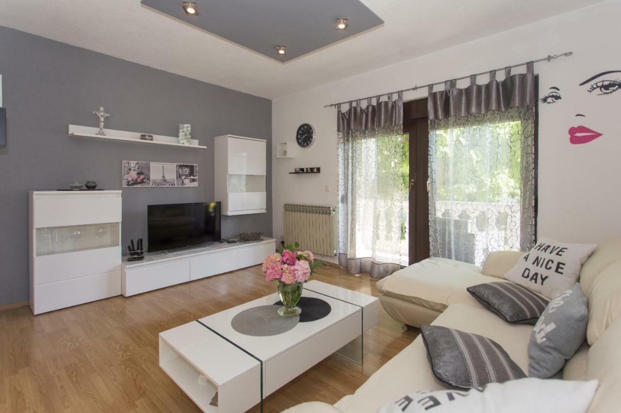 Apartmani Luis Kastela Ngoại thất bức ảnh